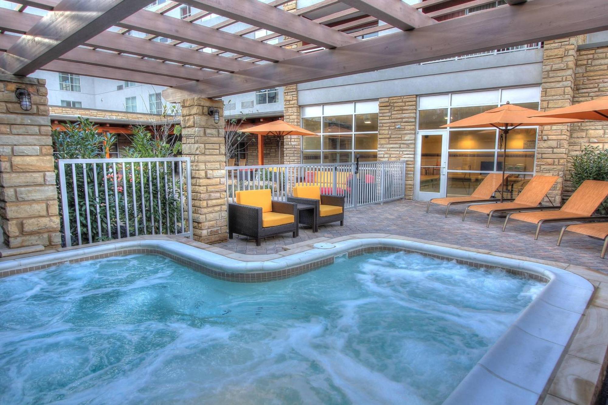 Courtyard By Marriott Gatlinburg Downtown Hotell Exteriör bild