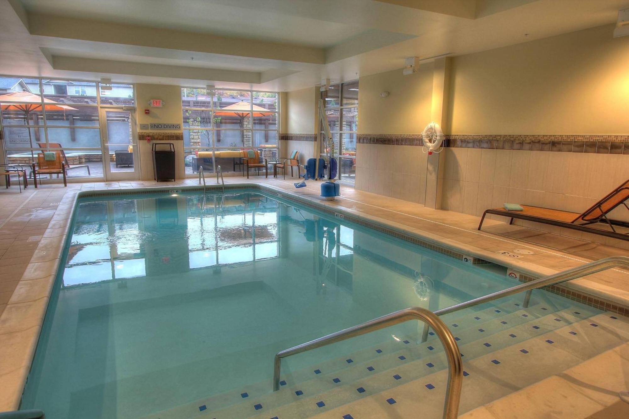 Courtyard By Marriott Gatlinburg Downtown Hotell Exteriör bild