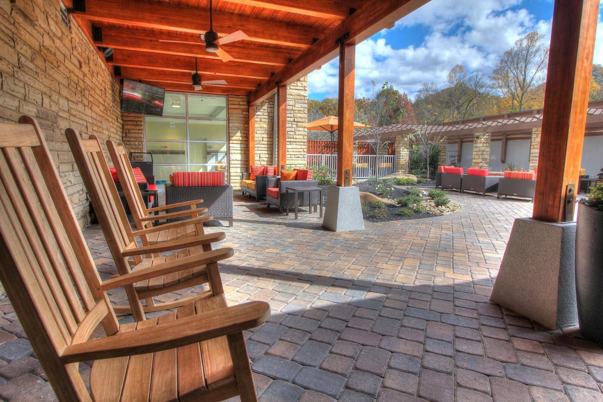 Courtyard By Marriott Gatlinburg Downtown Hotell Exteriör bild
