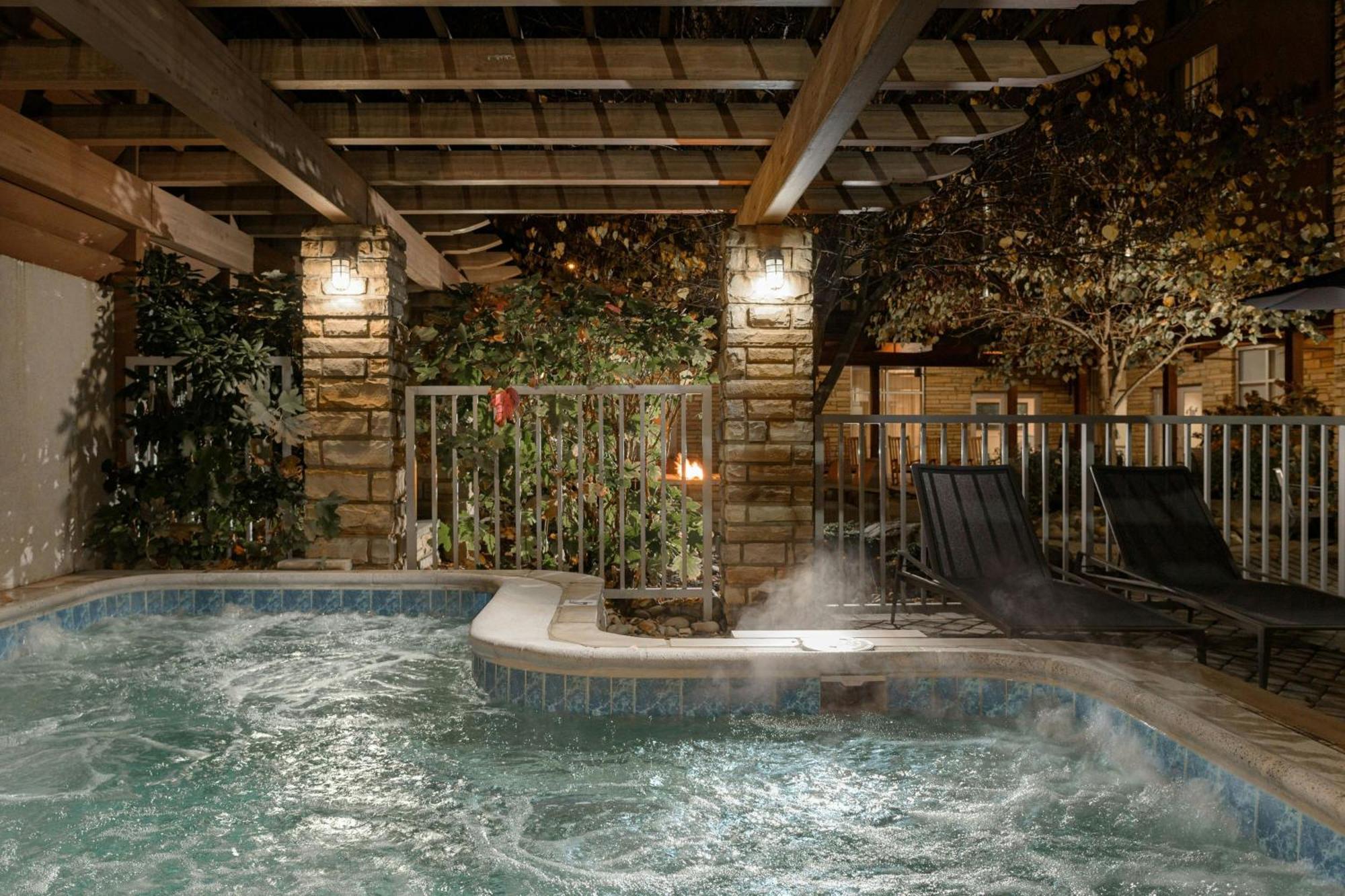 Courtyard By Marriott Gatlinburg Downtown Hotell Exteriör bild
