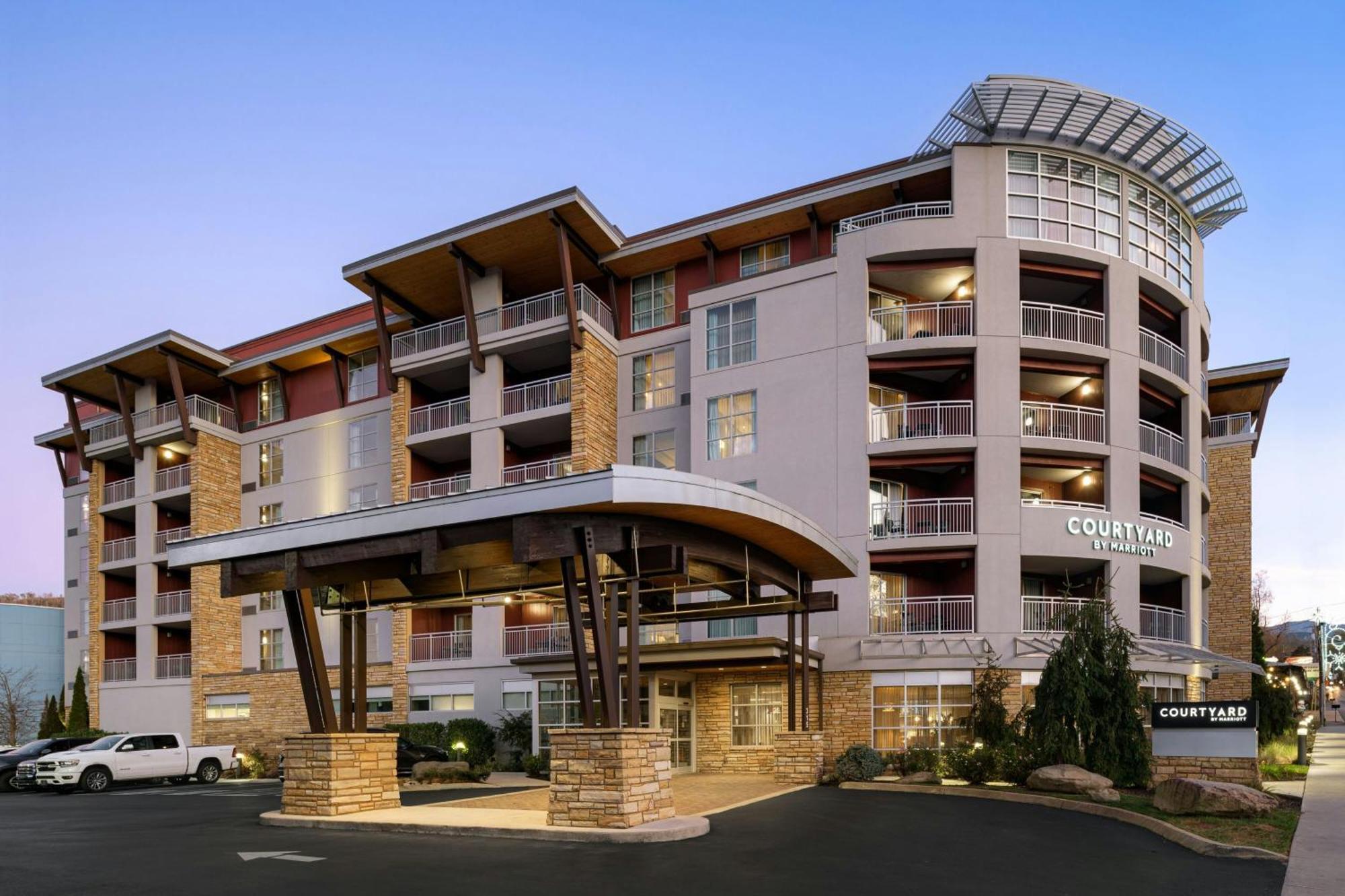 Courtyard By Marriott Gatlinburg Downtown Hotell Exteriör bild