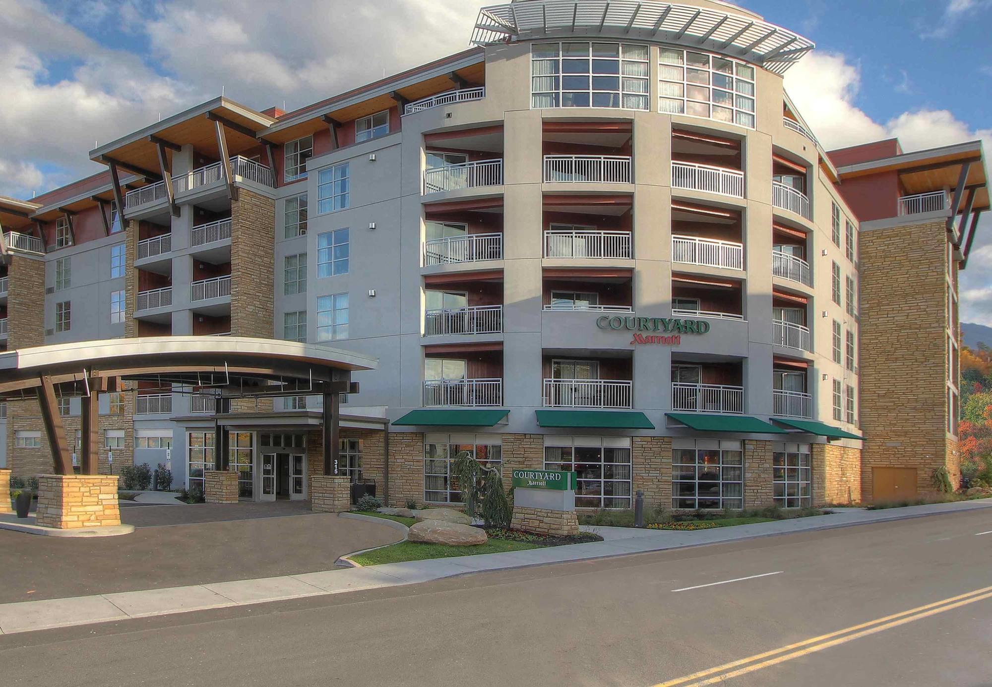 Courtyard By Marriott Gatlinburg Downtown Hotell Exteriör bild